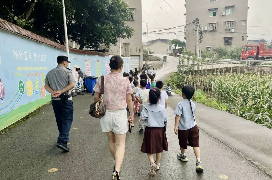 礼遇小学 筑梦成长——幼小衔接参观小学活动 第3张