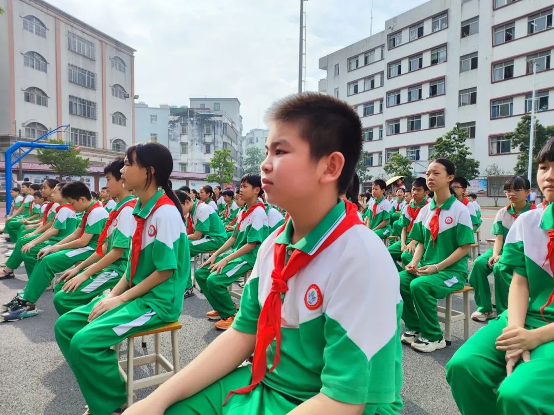 化州市实验小学2024年“六一”入队仪式暨红领巾奖章颁奖活动 第56张