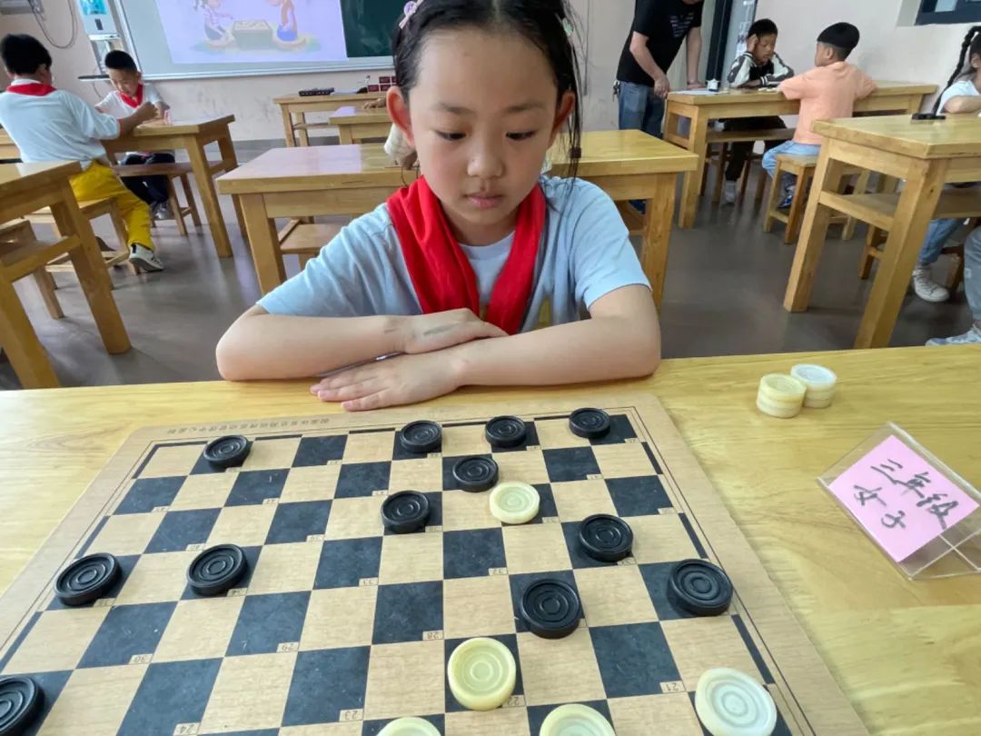 棋乐无穷 弈路成长——2024年天生港小学国际跳棋“棋王、棋后”争霸赛 第11张