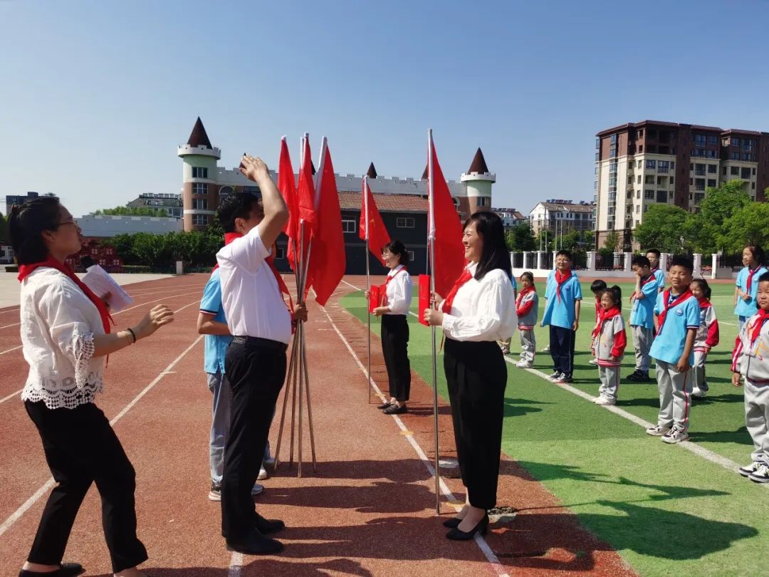 定远县花园湖小学举行一年级新生入队仪式 第12张