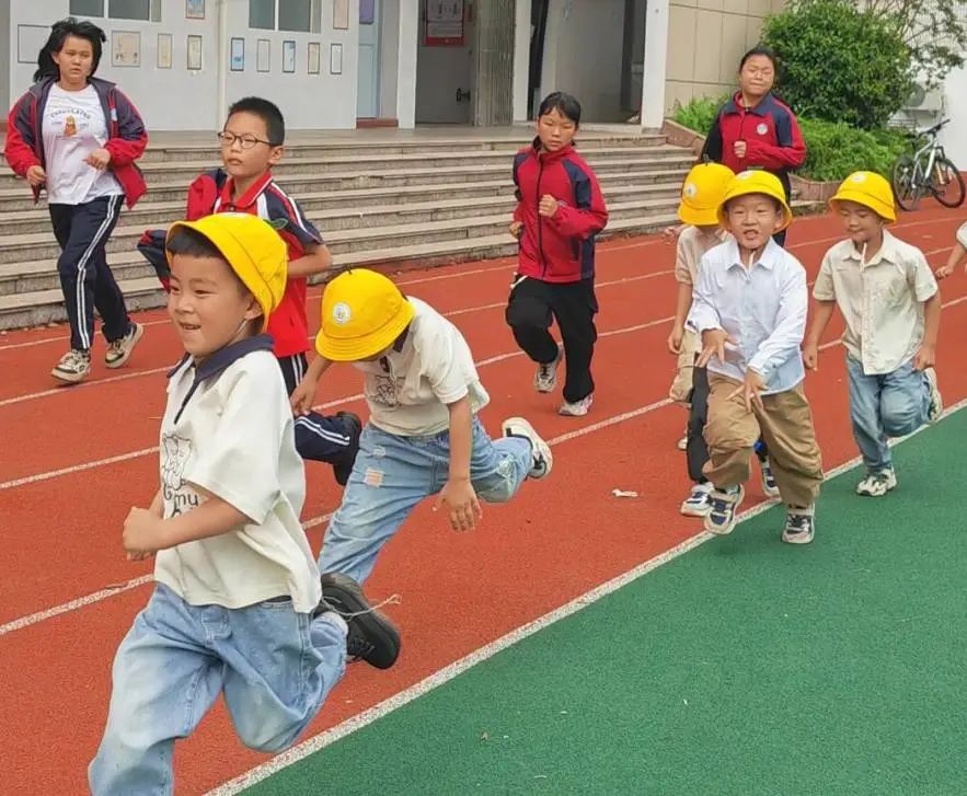 【时光长廊】 “趣”探小学, “幼”见成长 | 记泰顺县三魁镇第二幼儿园2023学年第二学期大班参观小学活动 第66张