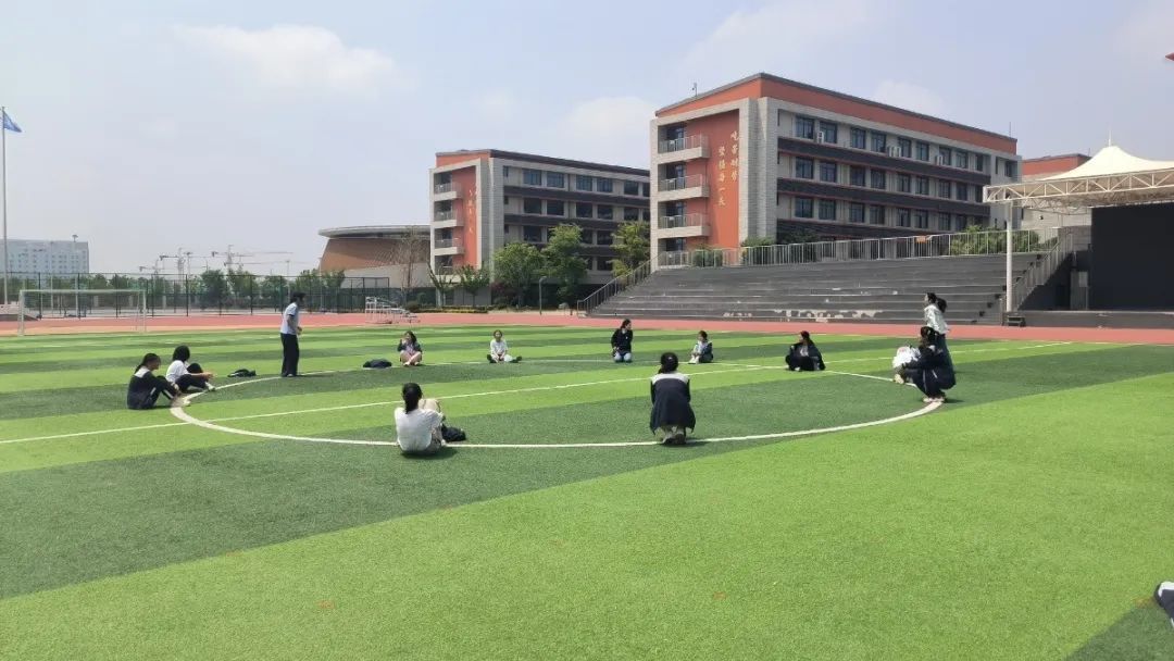 减压赋能,助力中考——新沂海门中学附属学校开展游戏化体育活动 第16张