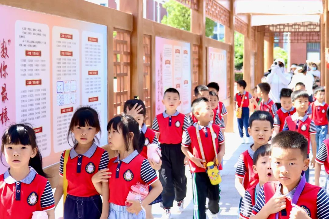 探秘小学 筑梦成长|玉环市红蜻蜓幼儿园到我校参观体验 第4张