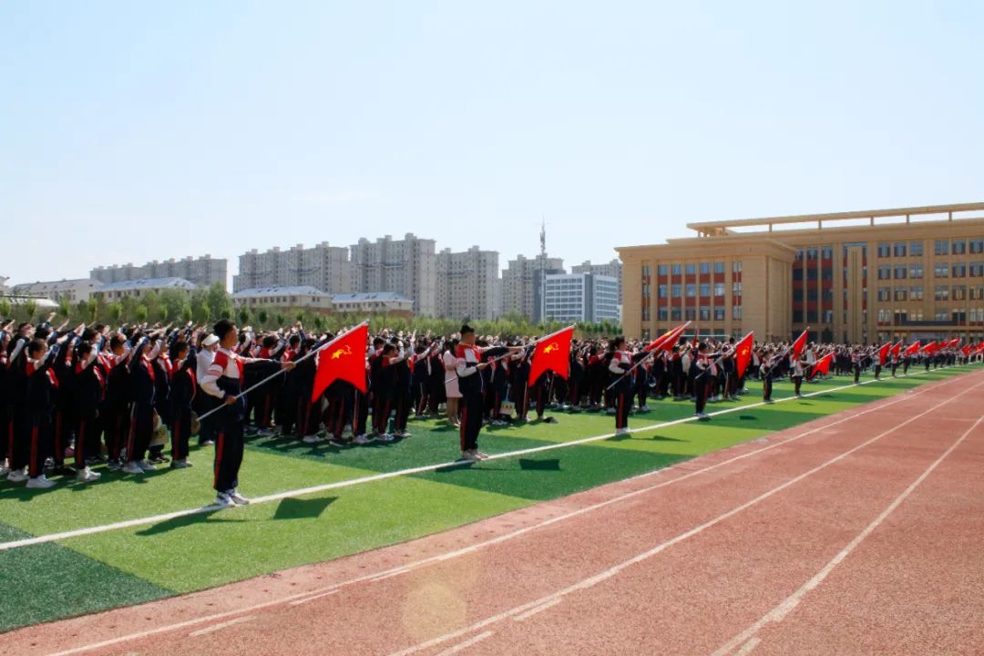 锡林浩特市第十三小学开展庆“六一”《红领巾爱祖国 石榴籽一家亲》主题升旗仪式暨“六一”表彰 第2张