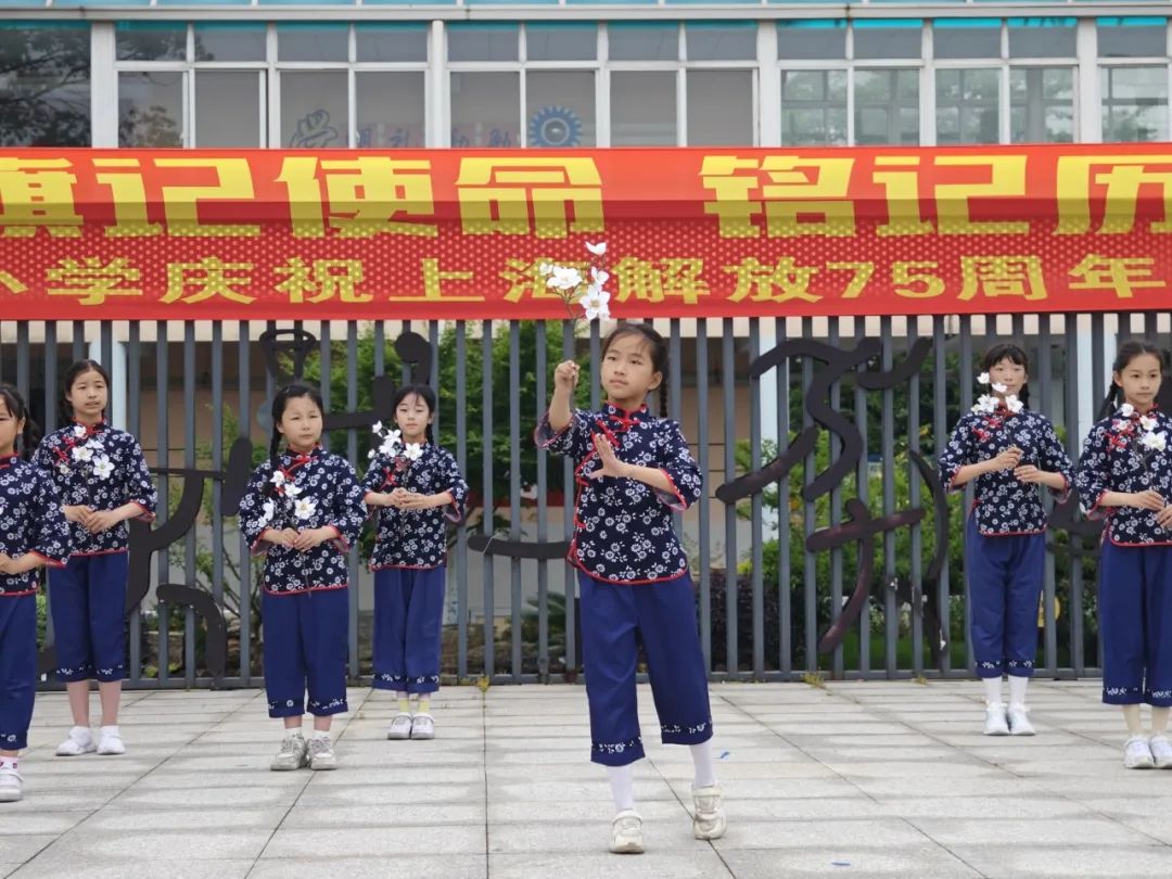 【校园纪事】东港小学——敬礼国旗记使命  铭记历史向未来 第32张