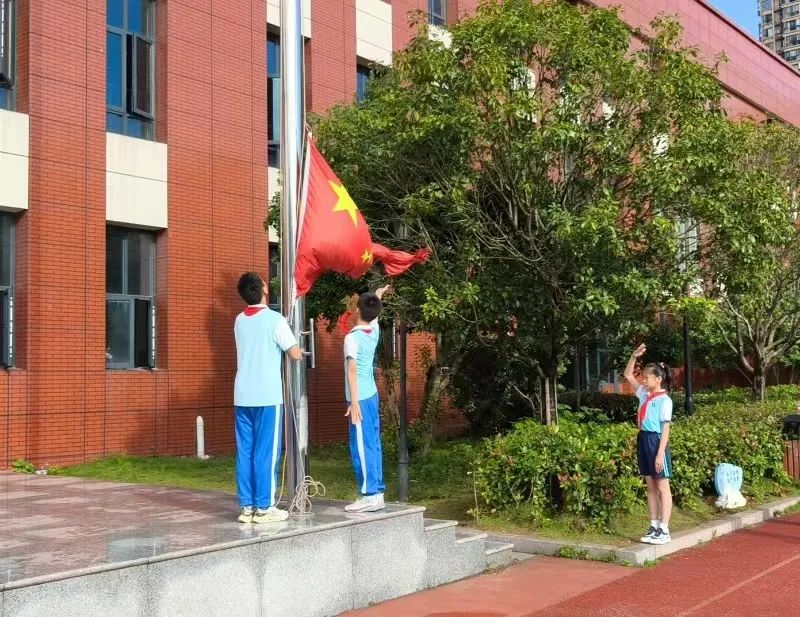 小手拉大手  禁烟在行动——砂子塘嘉和小学1905乘风中队第14周主题升旗仪式 第7张