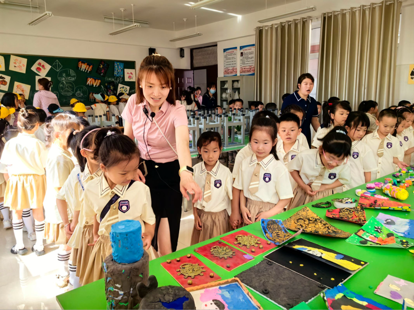 快乐衔接  赋能成长——渭南高新区高新小学开展幼小衔接活动 第3张