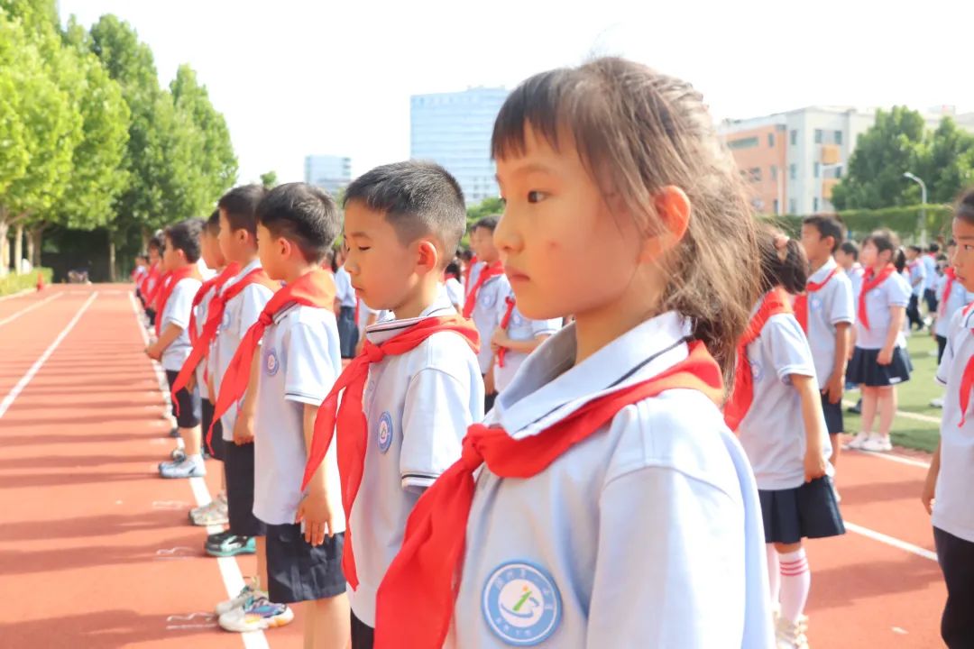 滨河第一小学开展“红领巾 爱祖国”一年级入队仪式 第14张