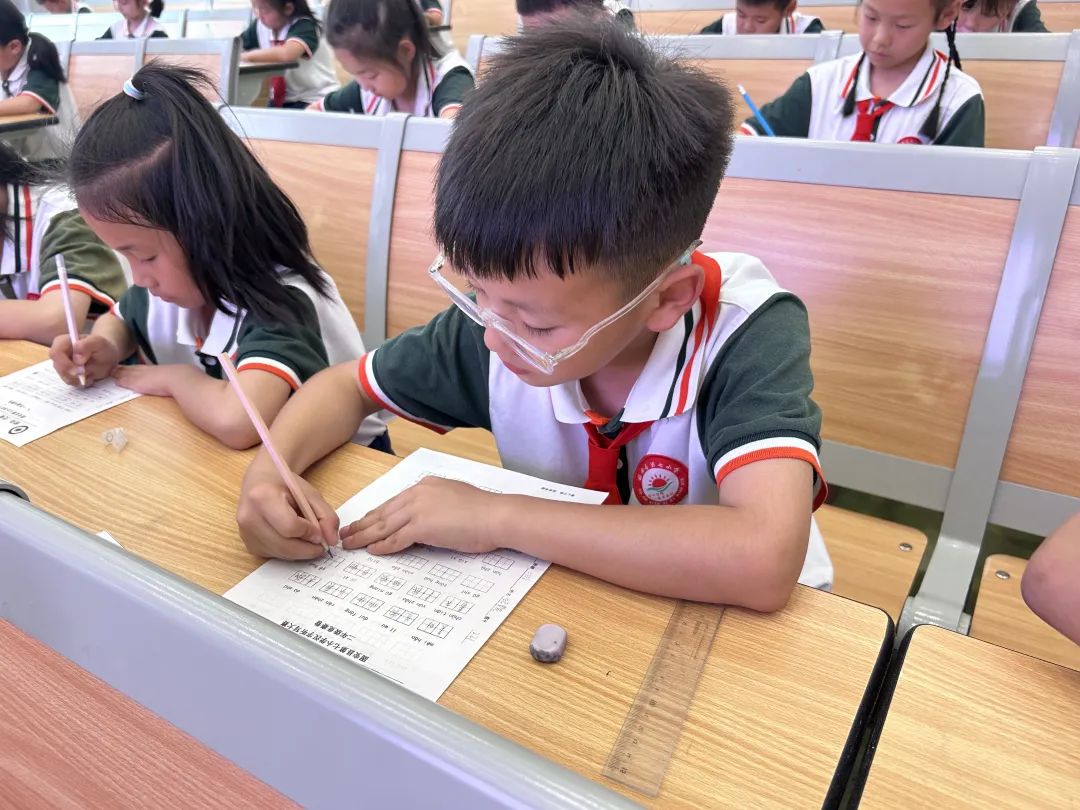 固安县第七小学“希望之星”培养工程第八届汉字听写大赛暨“汉字书写小明星”选拔活动 第26张