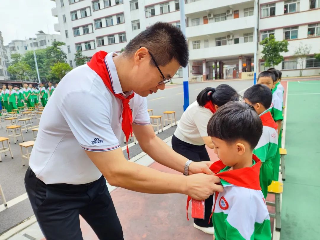 化州市实验小学2024年“六一”入队仪式暨红领巾奖章颁奖活动 第26张