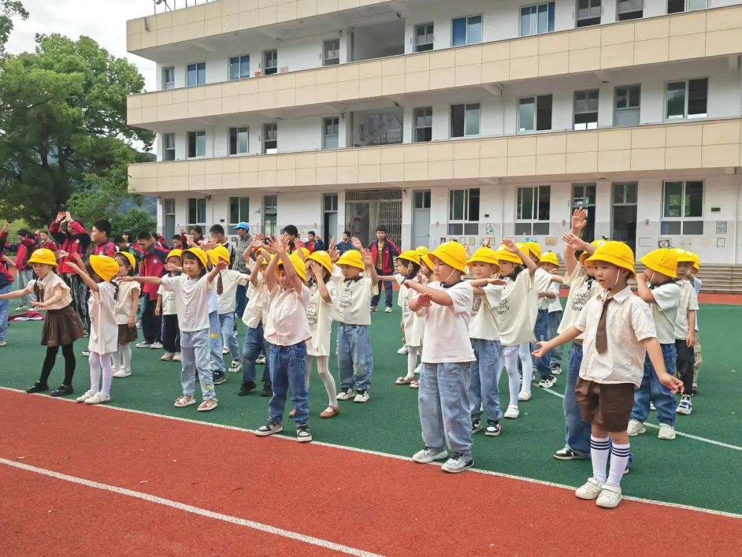 【时光长廊】 “趣”探小学, “幼”见成长 | 记泰顺县三魁镇第二幼儿园2023学年第二学期大班参观小学活动 第73张