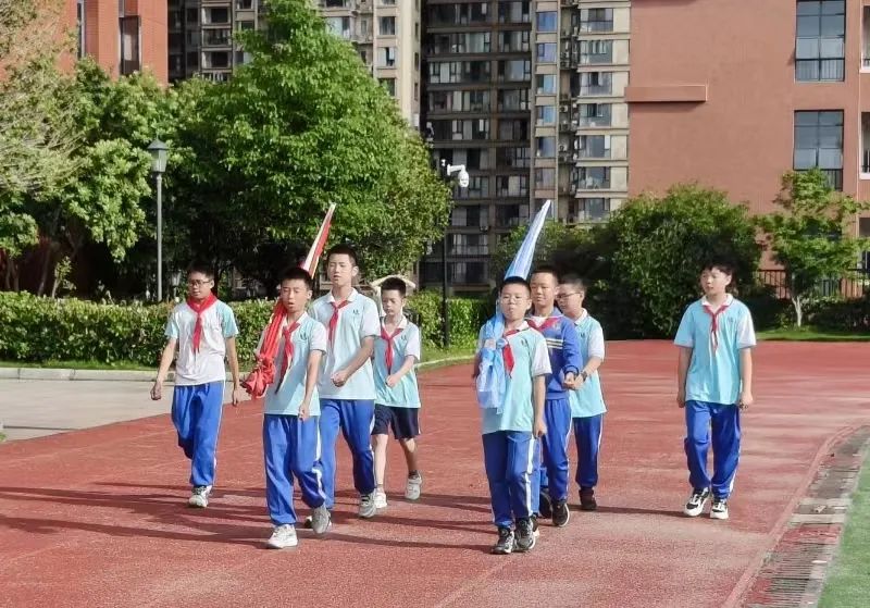 小手拉大手  禁烟在行动——砂子塘嘉和小学1905乘风中队第14周主题升旗仪式 第6张