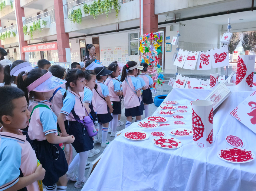 快乐衔接  赋能成长——渭南高新区高新小学开展幼小衔接活动 第1张