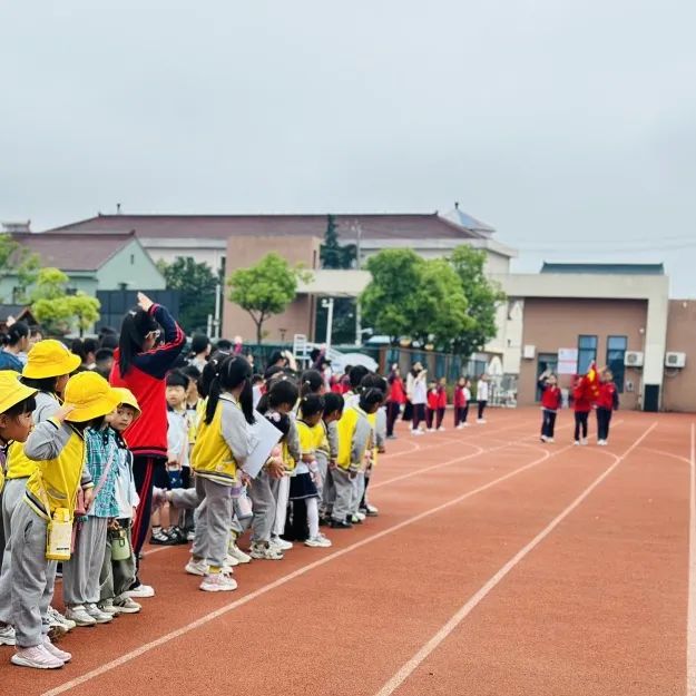 【活动专辑】赴小学之约 启探寻之旅——大班段参观小学活动报道 第12张