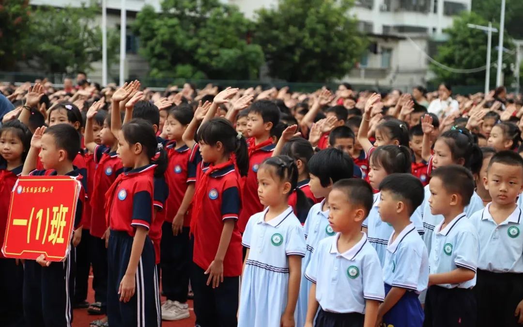 探秘小学  启程未来——乐东县第二幼儿园参观小学活动 第21张