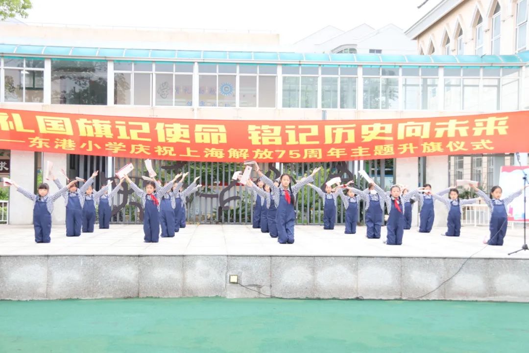 【校园纪事】东港小学——敬礼国旗记使命  铭记历史向未来 第23张