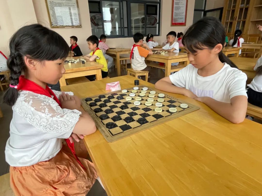 棋乐无穷 弈路成长——2024年天生港小学国际跳棋“棋王、棋后”争霸赛 第16张