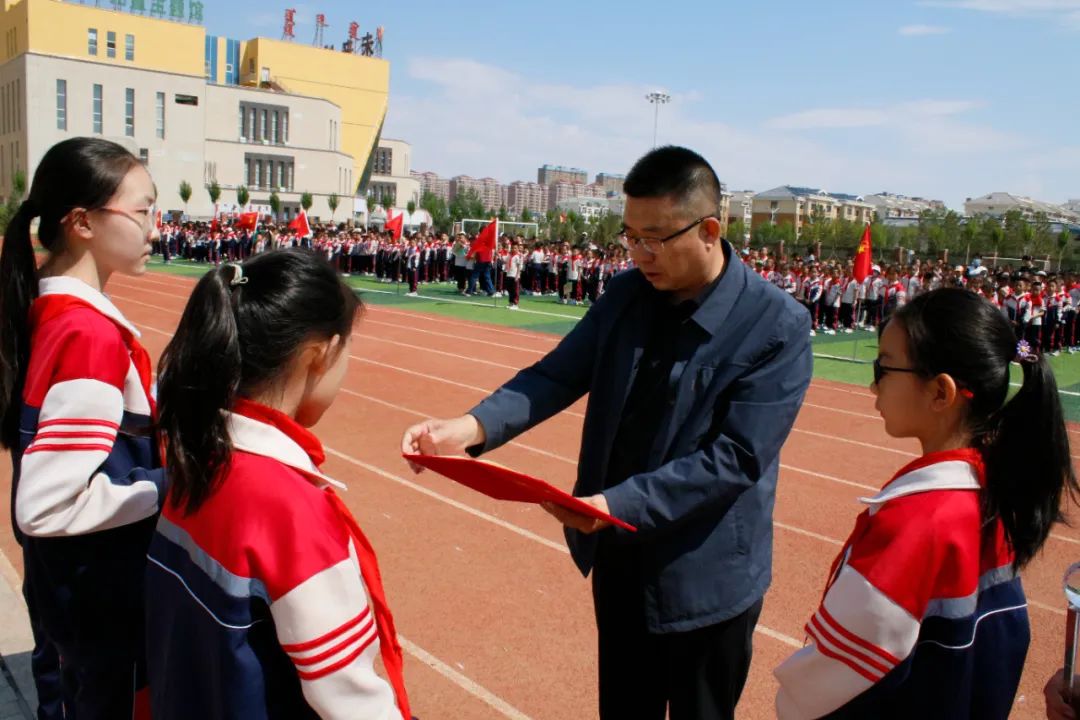 锡林浩特市第十三小学开展庆“六一”《红领巾爱祖国 石榴籽一家亲》主题升旗仪式暨“六一”表彰 第9张