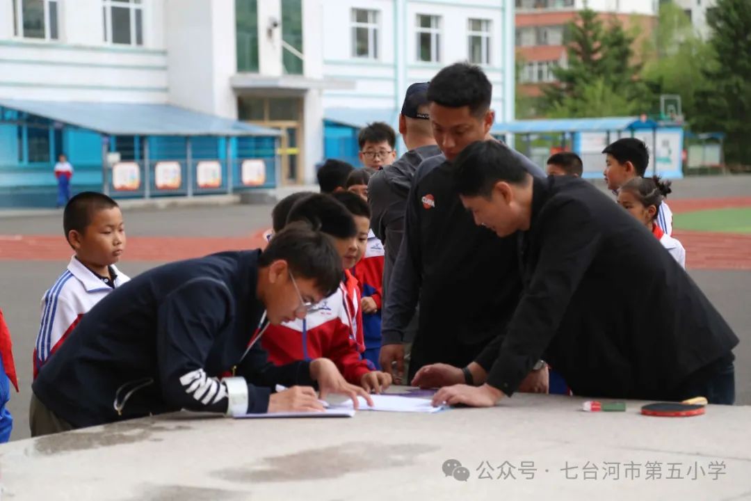 【第五小学•艺体】“乒”博奋进 展少年风采--第五小学举办迎庆“六•一”乒乓球比赛 第3张