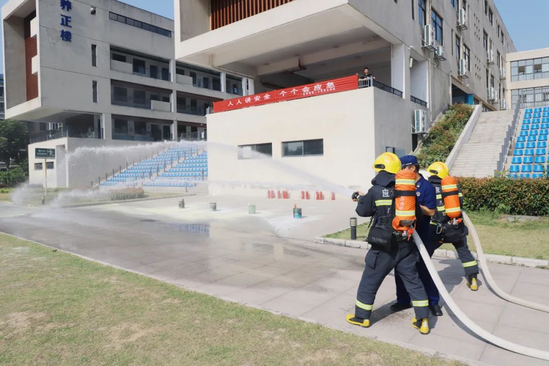 人人讲安全 个个会应急——金银湖第二小学(马池小学)应急消防演练 第18张