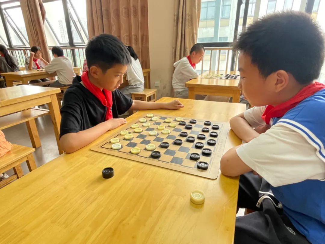 棋乐无穷 弈路成长——2024年天生港小学国际跳棋“棋王、棋后”争霸赛 第15张