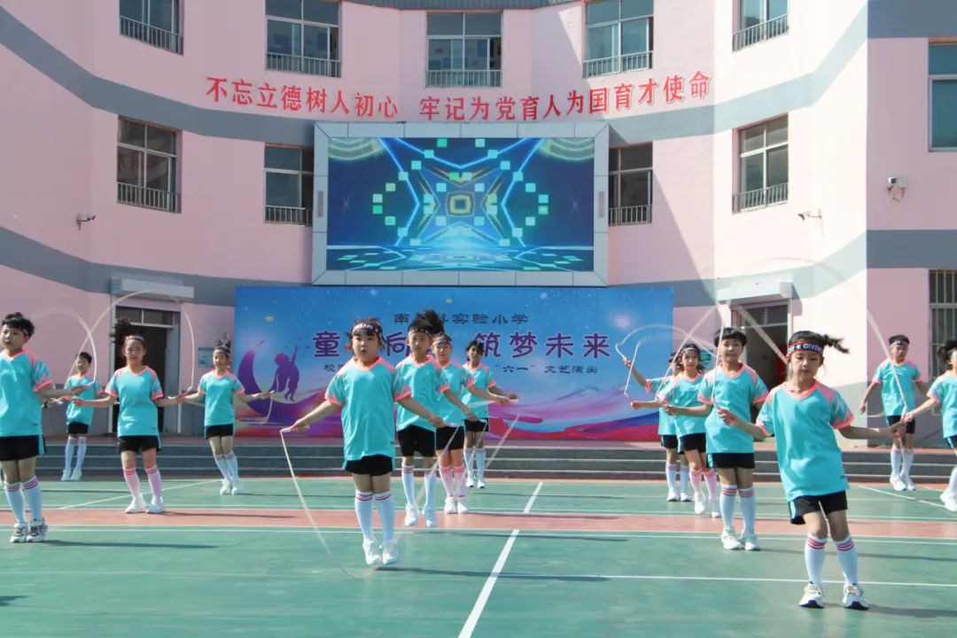 南皮县实验小学“童心向党,筑梦未来”校园文化艺术节隆重开幕 第13张