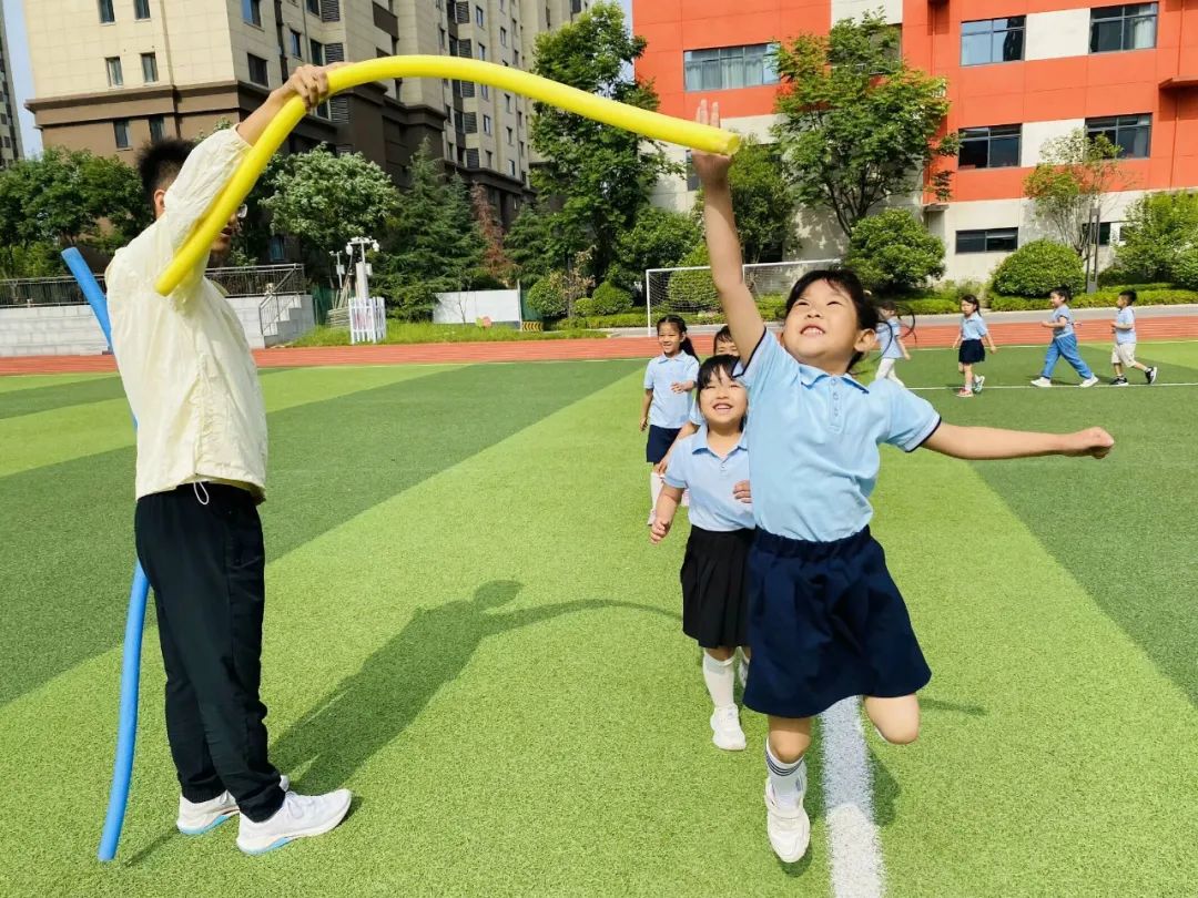 初探小学、礼遇成长--西安莲湖东尚观湖幼儿园大班参观小学实践活动 第16张