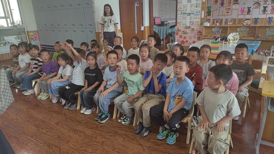 双向奔赴 共育'童'心——实验小学与第一幼儿园、民族幼儿园幼小衔接送课活动 第4张