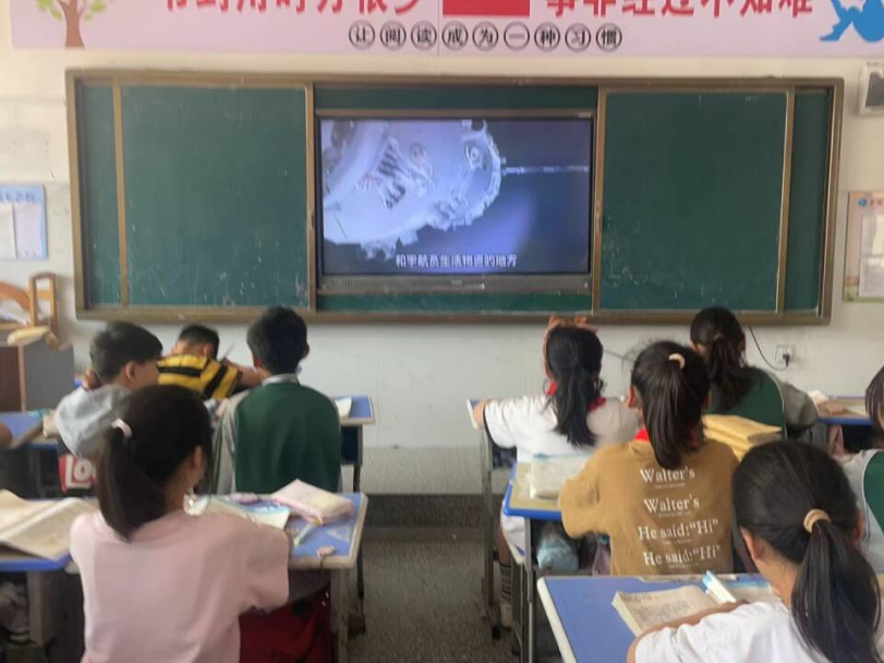 九霄逐梦,致敬英雄——原墙镇中心小学开展向航天英雄学习宣传教育活动 第17张