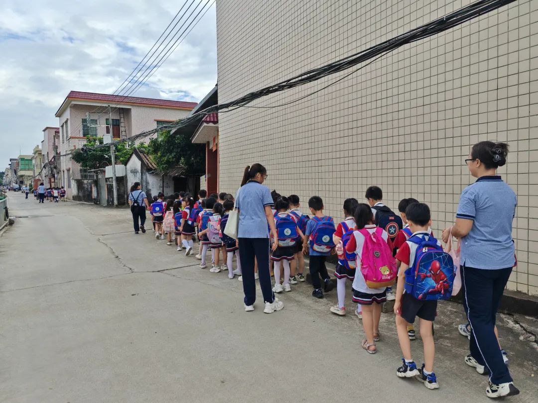 “我与小学零距离”——三角心心幼儿园幼儿园大班参观小学活动 第25张