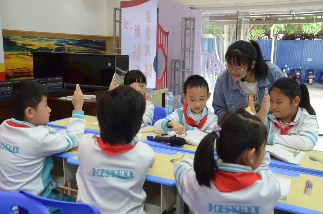 蒙自市银河小学举行青年教师“新晖杯”语文教学竞赛 第3张