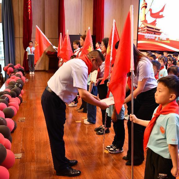 新民小学丨渝税相伴·童庆六一 ——全市税务系统青少年关爱行动走进新民小学 第25张