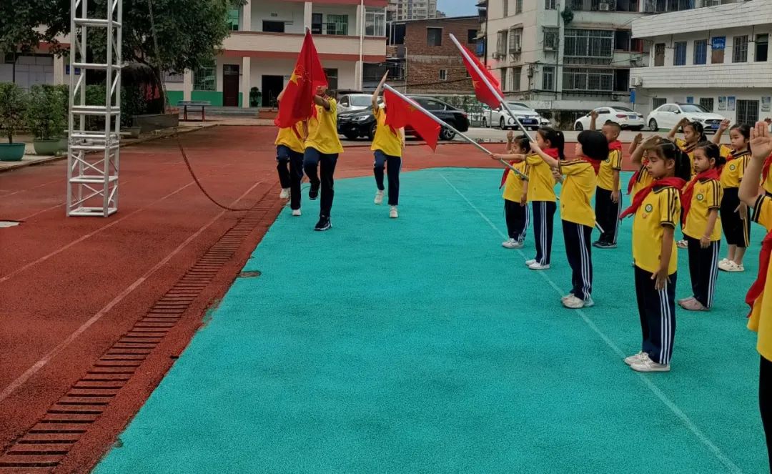 红领巾爱祖国——南靖县山城中心小学2024年一年级新队员入队活动 第89张