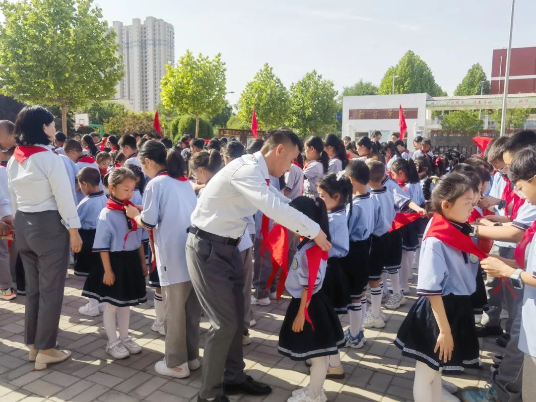 汇仟小学2024年“红领巾爱祖国”一年级新队员入队仪式 第50张