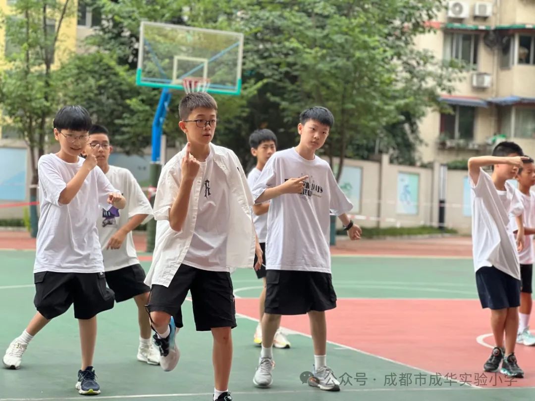 【知心德育】成华实验小学香木林校区国旗下中队活动 | 童心飞扬,快乐成长 第13张