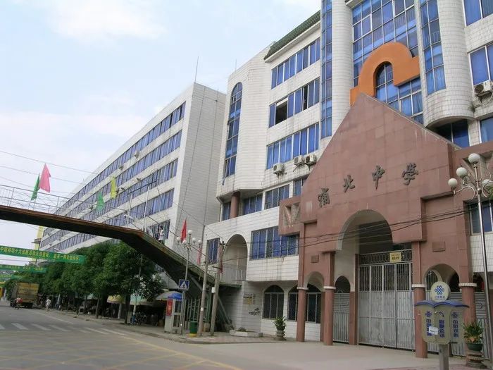 那个高考10次,为圆梦清华而放弃北大的“学霸”,如今怎么样了? 第4张