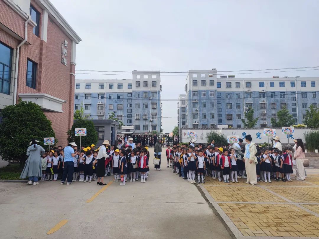 参观小学初体验,幼小衔接零距离——塔山中心幼儿园大班组参观小学活动 第12张