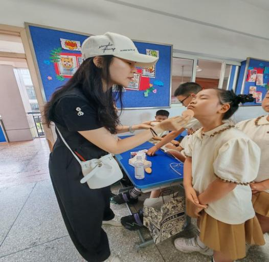 以歌声为翼 赴童年之约——珊瑚中铁小学四年级“歌声嘹亮 童梦飞扬”合唱比赛 第41张