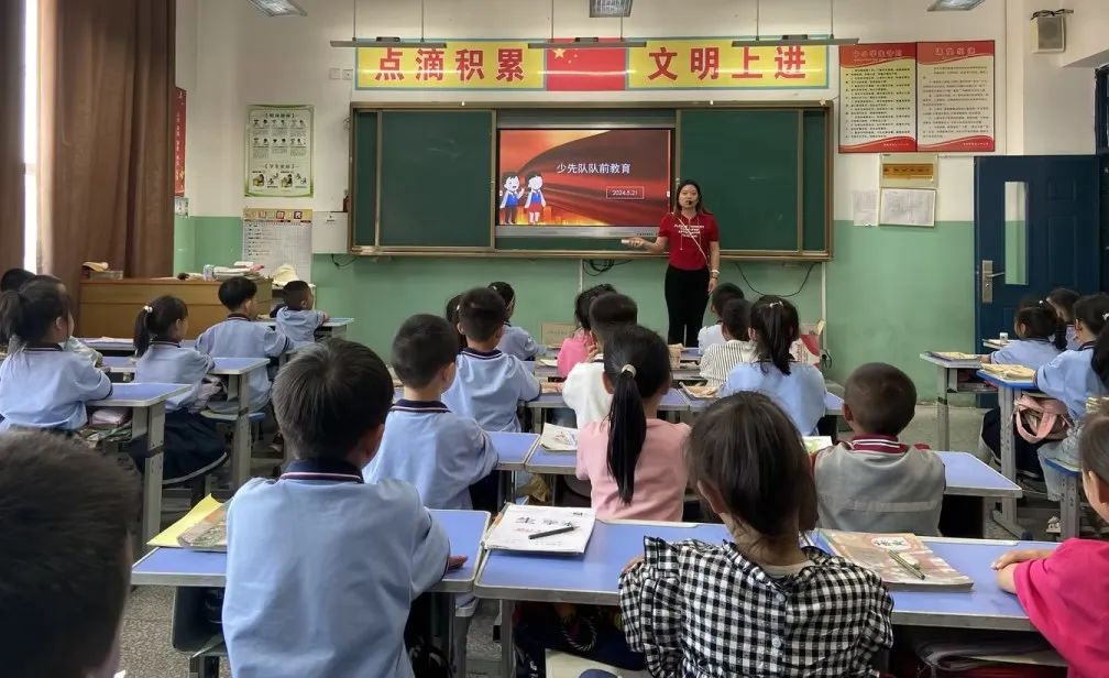 汇仟小学2024年“红领巾爱祖国”一年级新队员入队仪式 第5张