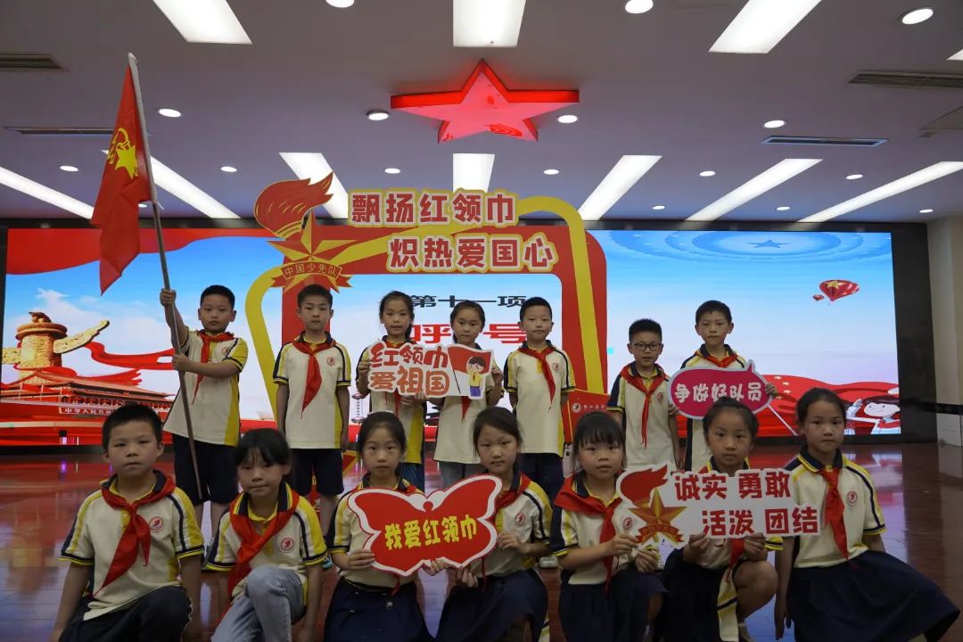 【实验小学】飘扬红领巾 炽热爱国情----实验小学举行2024年春期新少先队员入队仪式 第48张