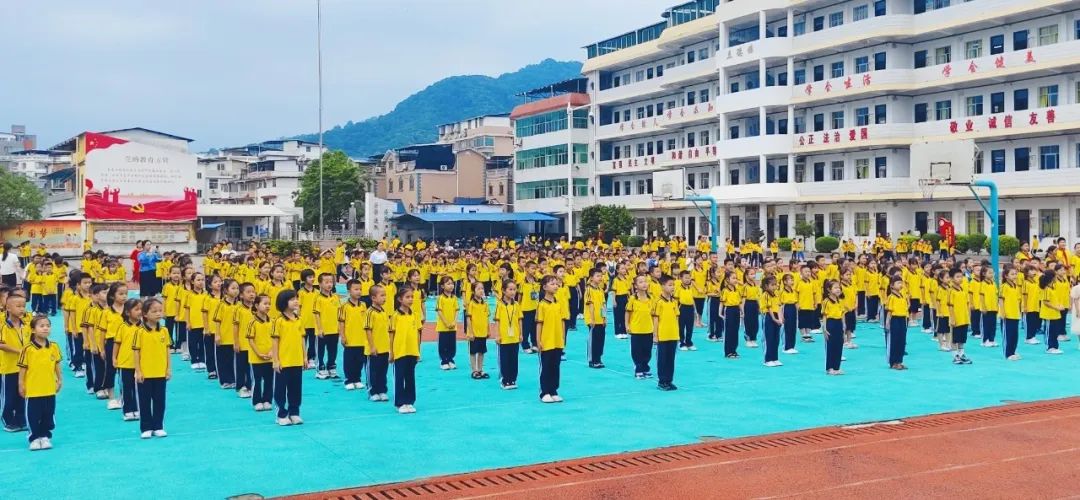 红领巾爱祖国——南靖县山城中心小学2024年一年级新队员入队活动 第39张