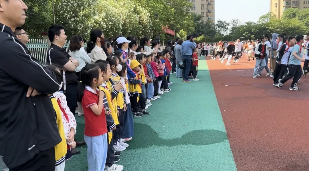 【初探小学 快乐衔接】滁州市三盛幼儿园大班组参观小学活动 第8张