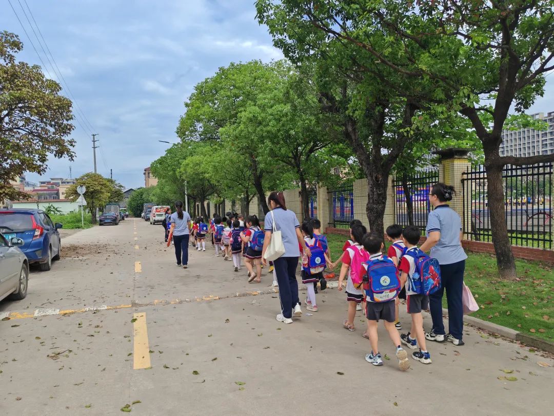 “我与小学零距离”——三角心心幼儿园幼儿园大班参观小学活动 第24张