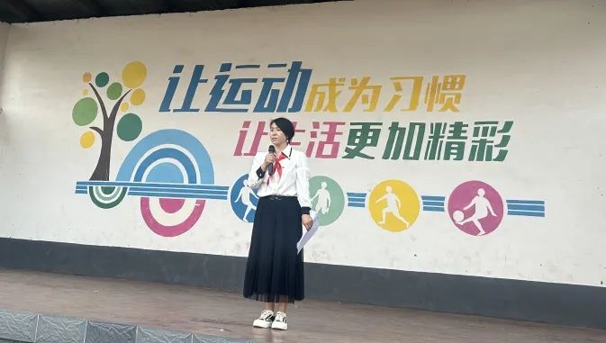 易县第四小学举行“红领巾 爱祖国”2024年首批新队员入队仪式 第8张