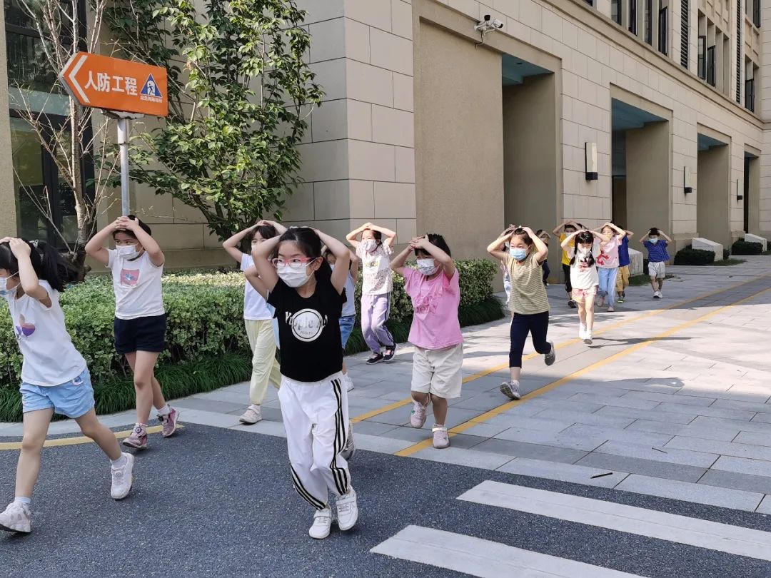 勿忘国耻 警钟长鸣 —— 永红路小学开展“9.18”防空疏散演练活动 第7张