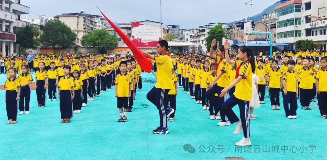 红领巾爱祖国——南靖县山城中心小学2024年一年级新队员入队活动 第23张