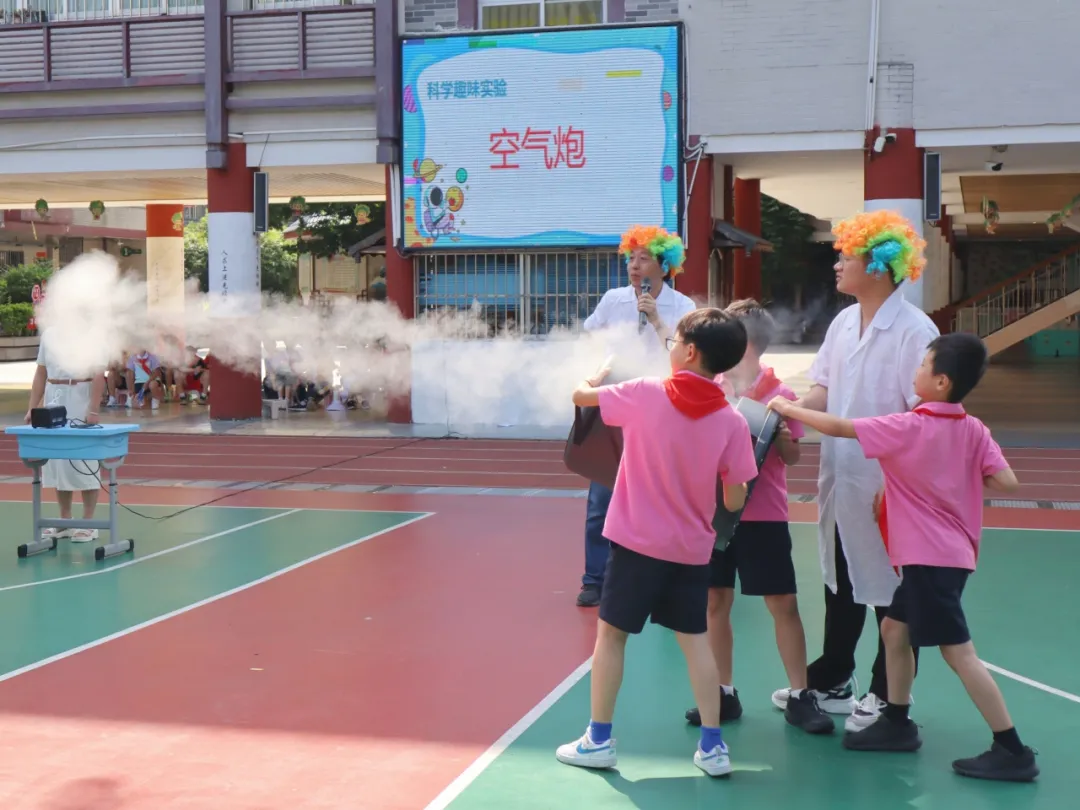 桂林市榕湖小学:科普大篷车进校园 点燃孩子科技梦 第4张