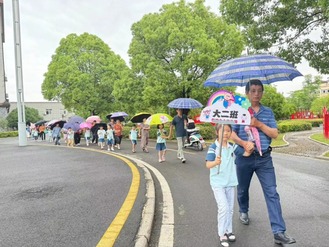 科学幼小衔接  趣味探访小学——誓节镇中心幼儿园幼小衔接活动之参观小学 第4张