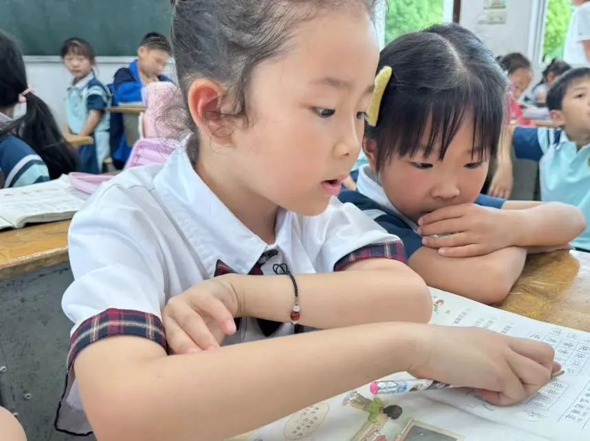 科学幼小衔接  趣味探访小学——誓节镇中心幼儿园幼小衔接活动之参观小学 第7张