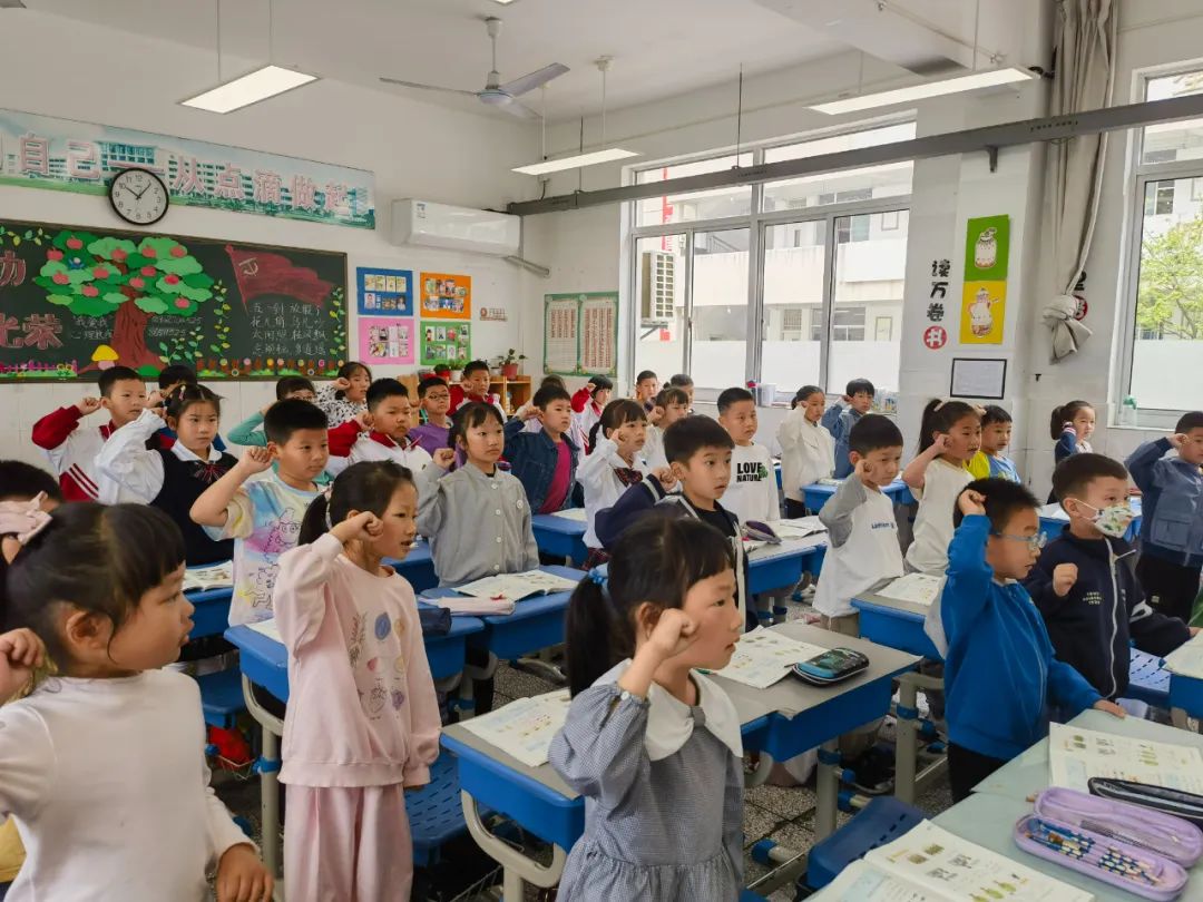 【通州小学】梦起通小,心致远方——通州小学举行2024年一年级新队员入队仪式 第5张